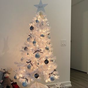 🎄7 Rae Dunn-Inspired plastic ornaments (hand crafted)